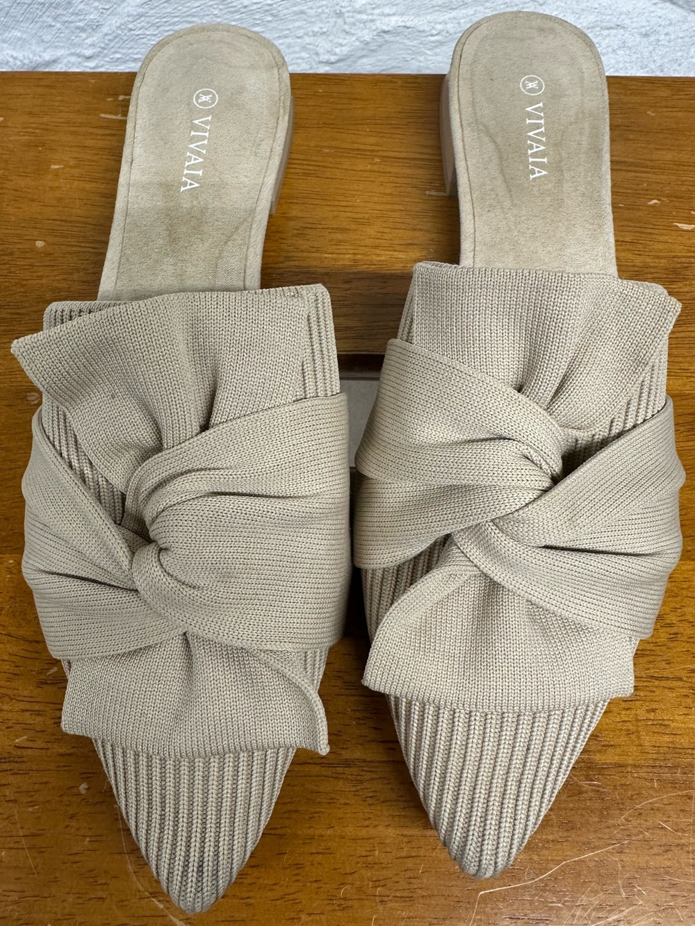 Vivaia Chunky Heel Mule with Bow in Cream - Picture 2 of 4